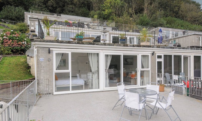 Looe Cottage | SHELLS COTTAGE, pet friendly, with a garden in Looe
