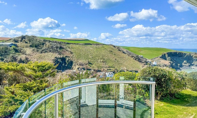 Port Isaac Cottage | Shellseekers, lovely views across Port Isaac