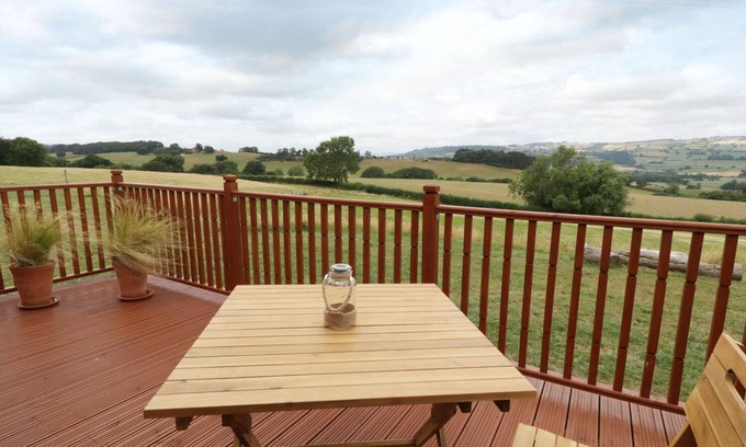 Kingswood Cottage | SHEPHERD'S VIEW, character holiday cottage in Minsterley