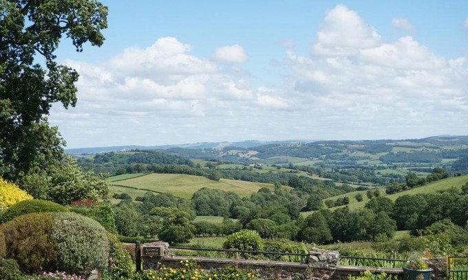Llanfyllin House | Shepherd's Watch Cottage - 5* Cyfie Farm with private hot tub