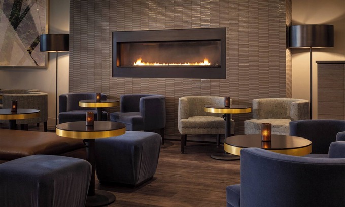 Neighborhood Nine Hotel | Sheraton Commander Hotel