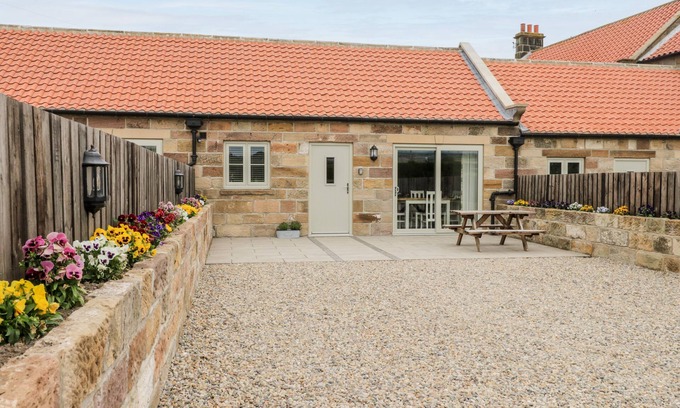 Ruswarp Cottage | SHIPSWHEEL COTTAGE AT BROADINGS FARM, pet friendly in Whitby