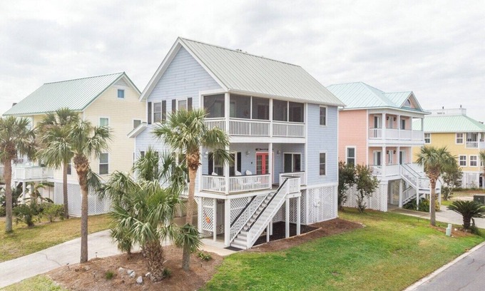 Oceanmarsh Subdivision House | Shipwatch Beach House - Ocean Views! Shared Pool!