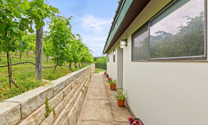 Lago Vista House | Shiraz Haus - Unit B