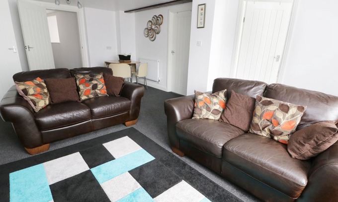 Skinningrove Cabin | Shirian Apartment, LOFTUS