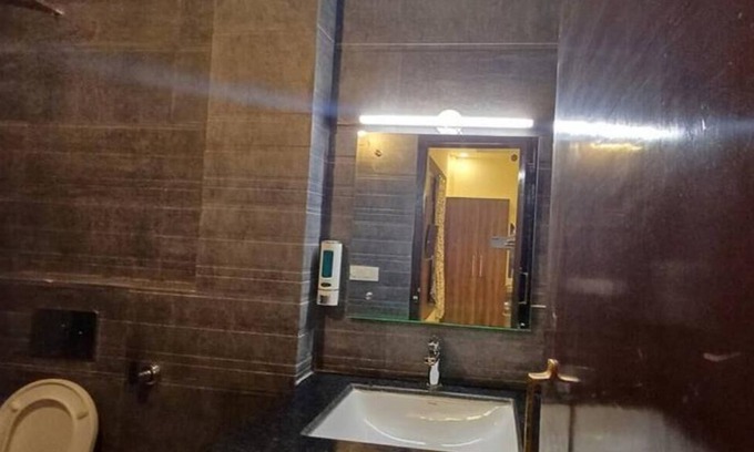 Agra Apartment | Shivalayaa - Deluxe Double Room With Balcony