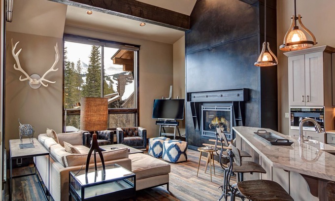 Peak 8 Ski Chalet | Shock Hill modern mountain luxury ski home with 2 master bedrooms