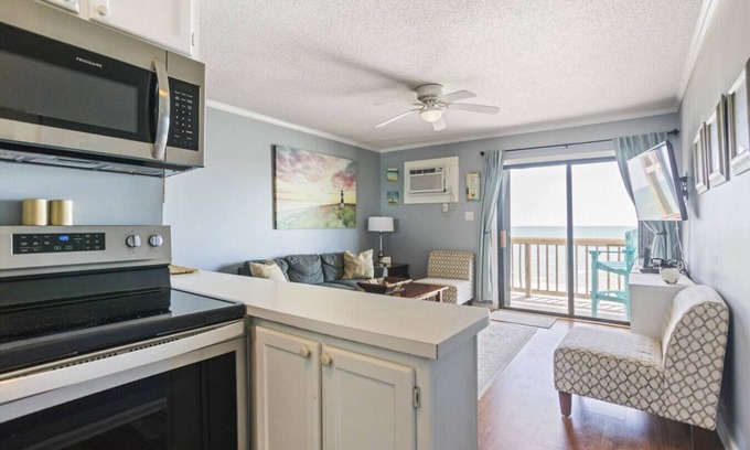 Sneads Ferry Condo | Shore Beats Work - Oceanfront New Balcony 3rd Flr
