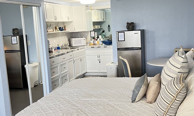 Daytona Beach Condo | ~ Shore ~ Thing ~ Studio Condo near The Beach ~