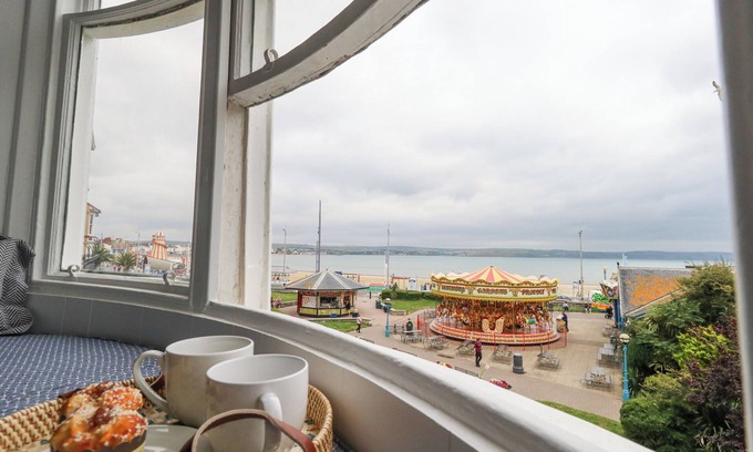 Weymouth House | SHORE VIEW, pet friendly, country holiday cottage in Weymouth