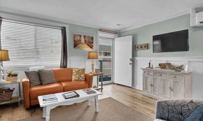 Wrightsville Beach Condo | Shorebreak 203 - Updated 1 bedroom condo in the heart of Wrightsville Beach