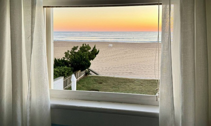 Northeast Virginia Beach House | Shoreline Cottage - Oceanfront - North End VB