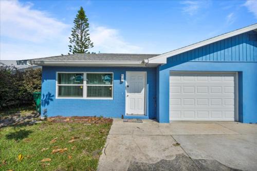 Indian Harbour Beach House | Shoreline Serenity 3bd Dog Friendly Bckyrd