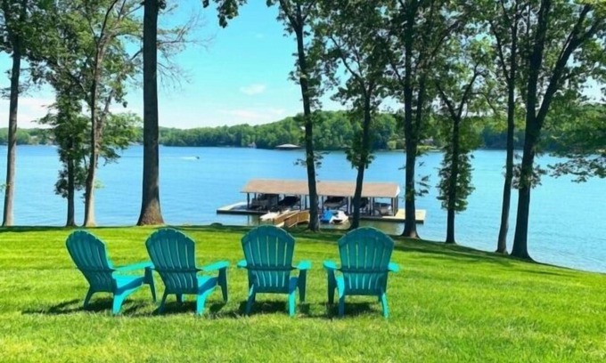 North Shore House | Shorely Heaven: WiFi, Disney+, Amazon Prime, YouTubeTV, (2) Kayaks Wide Water Lake Views