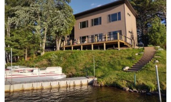 Minocqua House | Shoreview Sunset Cottage---Perfect Every Season!