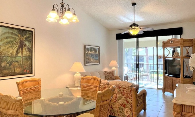 Trailer Estates Condo | Shorewalk Palms Heaven Villa-2 heated hot tubs & pools near IMG/beaches