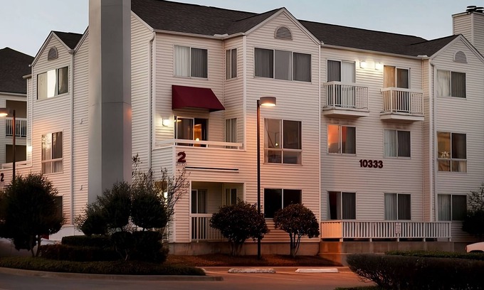 North Dallas Apartment | Short Drive to Dallas Love Field Airport and The Galleria Dallas! FREE Parking!