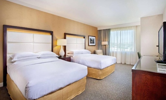 Carlsbad Hotel | Short Drive to Flower Fields: Outdoor Pool, Pet-friendly, Near South State Beach