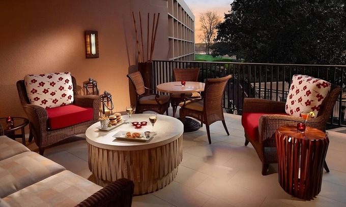 Nashville Hotel | Short Drive to Nashville Zoo and Nashville Airport! Shuttle, Pool, Parking!