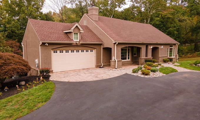 Centreville House | Short Term & Long Term Rental Dogs Allowed Upon Approval