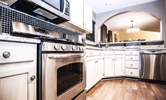Franklin House | Short Term Rental Luxurious Experience! 5min to Downtown Franklin