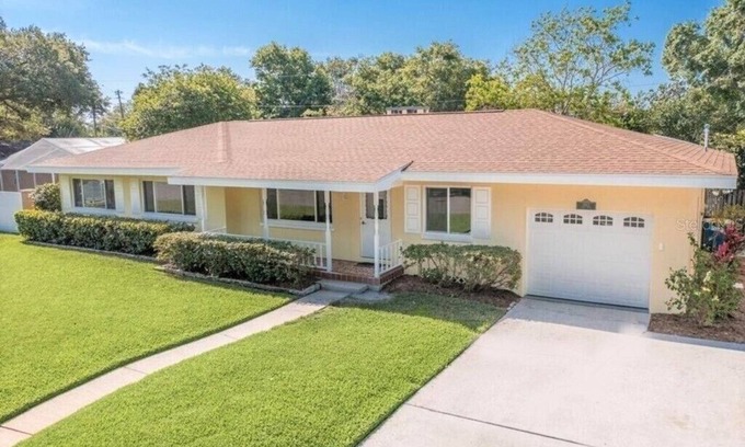 Clearwater House | Short term stay coastal furnished w/utilities in Clearwater Florida near Beach.