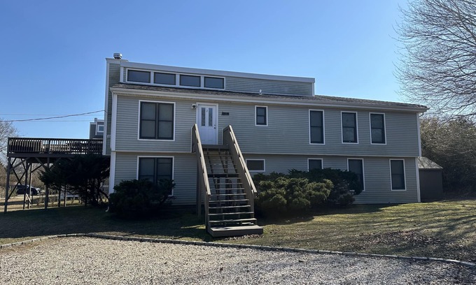 Montauk House | Short walk away from Ditch Plains Beach! Spacious cozy Montauk Beach House