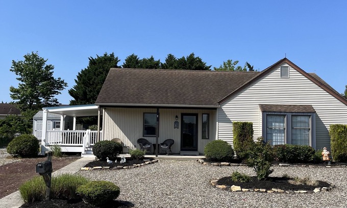 Villas House | Short walk to the bay and bike trails WEEKLY SUMMER RENTAL ONLY