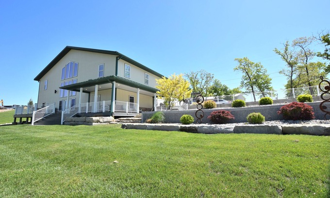 Sunrise Beach House | SHOUSE on the Water! Swim/boat dock w steps into the lake! SEE SPECIALnBEAUTIFUL