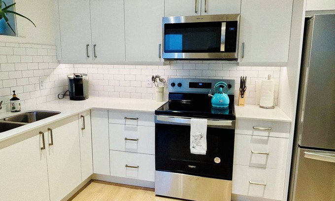 Booktown House | Sidney Sunset Suites! Winter long stay welcome!