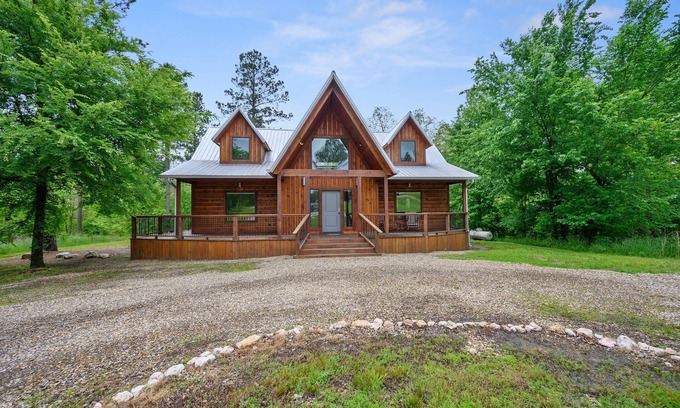 Broken Bow Cabin | Siena Magnolia Springs: 2 BR + Loft, 2.5 Bath, Sleeps 8