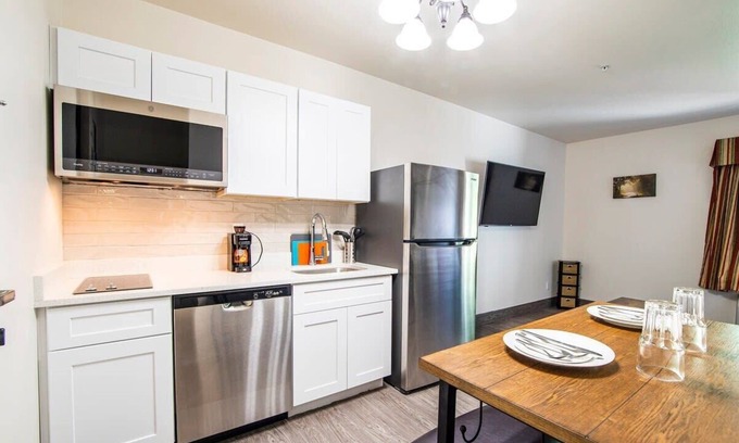 Sierra Vista Apartment | Sierra Vista 2bd Queens Premium