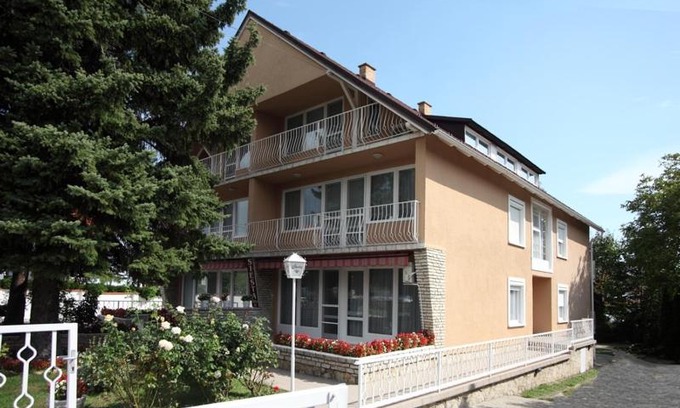 Balatonfured Apartment | Siesta Apartmanház Balatonfüred