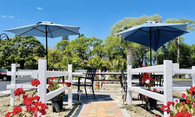 Indian Beach Sapphire Shores Hotel | Siesta Inn