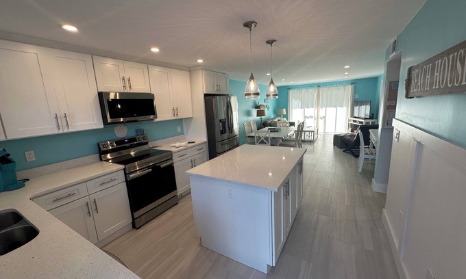 Siesta Key Condo | Siesta Key Escape 2BR 2BA w/washer-dryer - 5 min walk from beach