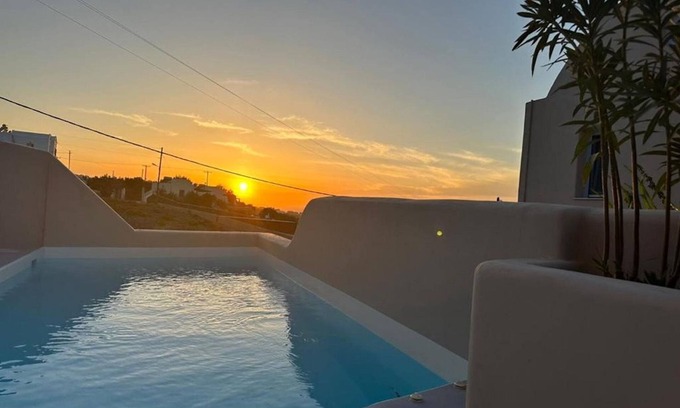 Finikia Villa | Signature Santorini Villa | 2 Bedroom Villa | Private Jetted Pool & Beautiful.
