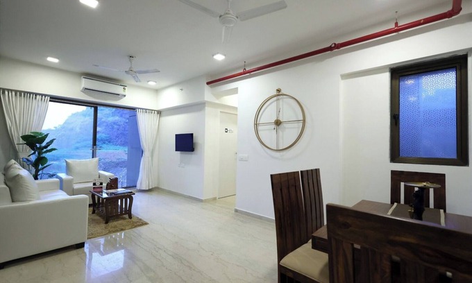 Vikhroli West Apartment | Silicon Suite 3 BHK Luxury Stay In Powai