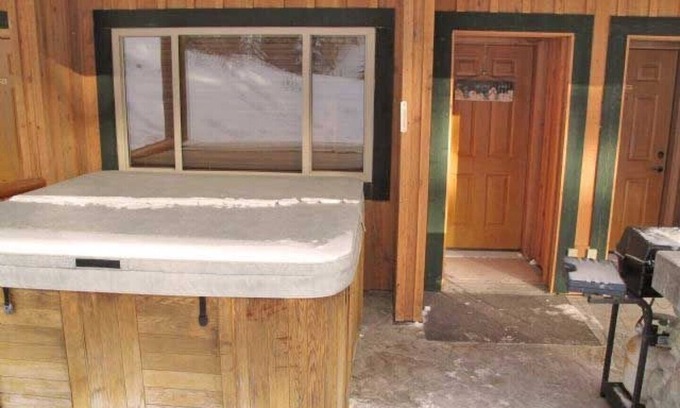 Okanagan-Similkameen Condo | Silver Bullet 1 Bedroom with Hot Tub
