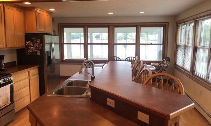 Traverse City House | SILVER LAKE, 5 ACRES OF PRIVACY, 500 FEET PRIVATE WATER FRONTAGE!