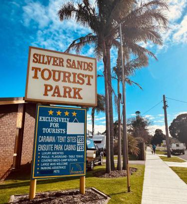 Lakes Entrance Hotel | Silver Sands Tourist Park