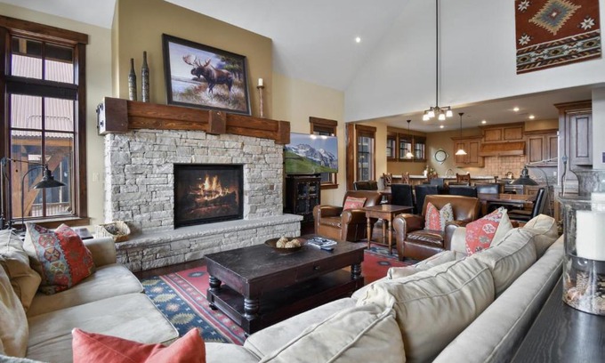 North Park City House | Silver Star #18 - 4 Bed Cottage w Spa