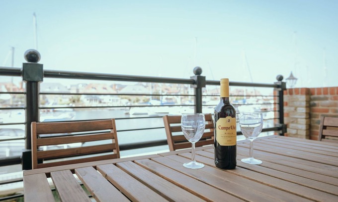Eastbourne House | Silver Strand - stunning marina views, stylish design, parking & 3 bathrooms!