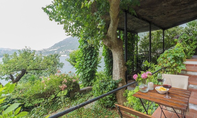 Blevio Apartment | Simon's Apartment With Amazing View by Rent all Como
