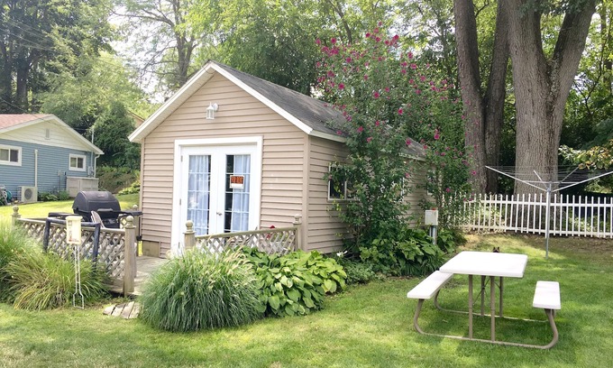 Clear Lake Cottage | Simple & Fun Studio Cottage