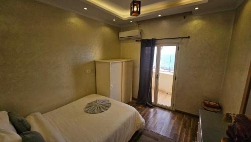 Bab Sharqi Apartment | Simple sea view apartment - families only