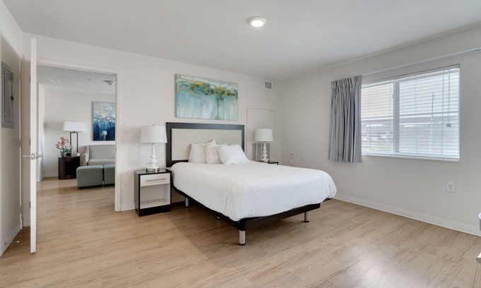 Far North Central Apartment | Simplicity At the Rim 1210 I Spacious 1 Bed 1 Bth