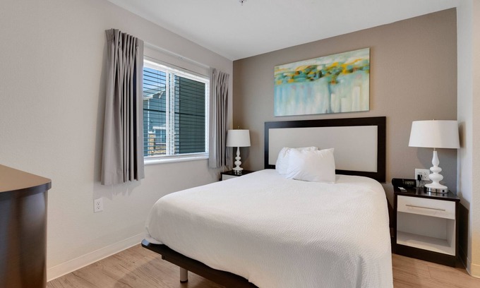Far North Central Apartment | Simplicity At the Rim 1407 I Comfy 1 Bed 1 Bath