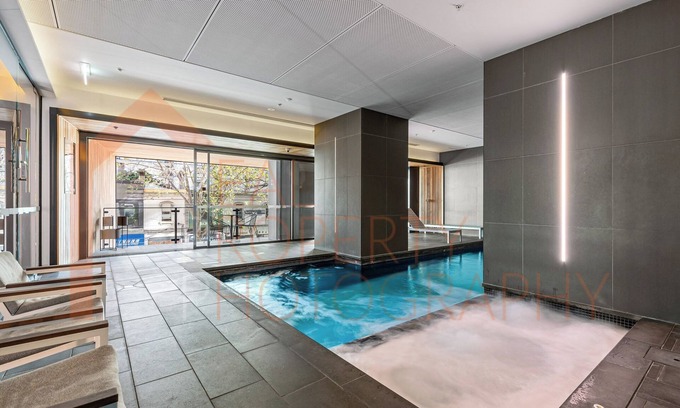Melbourne Central Business District Apartment | Simply Melbourne by Ready Set Stay - City Views, WIFI, full linen
