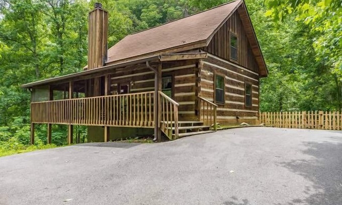 Gatlinburg - Pigeon Forge Cabin | Simply the Best - Game Room & Pet-Friendly Cabin in Wears Valley!