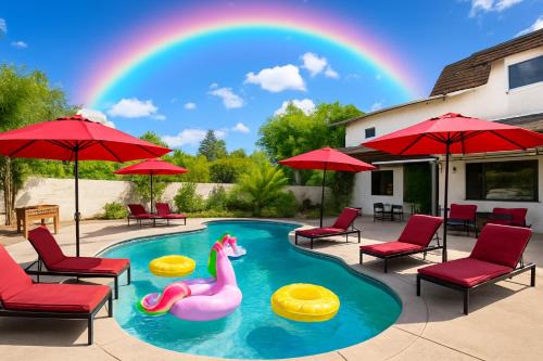 Winchester House | SinCity BEST LOCATED HOME -Las Vegas CONVENTION & 3 mi STRIP or FREMONT - POOL